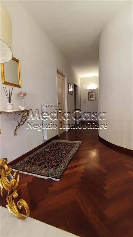 Entrée - Elegant Villa with Private Garden in Teverola