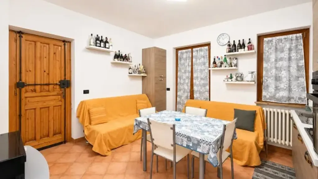 Dining Room - Rustic Trilocale with Balcony in Valenzani, Asti