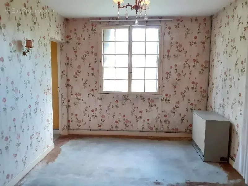 Stanze - Rustic Property with 5,000m² Land in Quiet Village