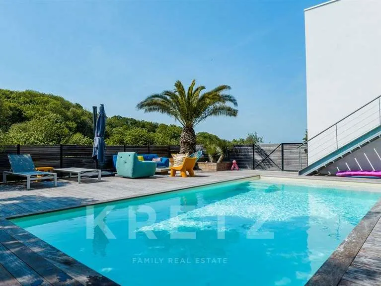 Pool - Architect-designed Villa with Pool in Saint-Brieuc