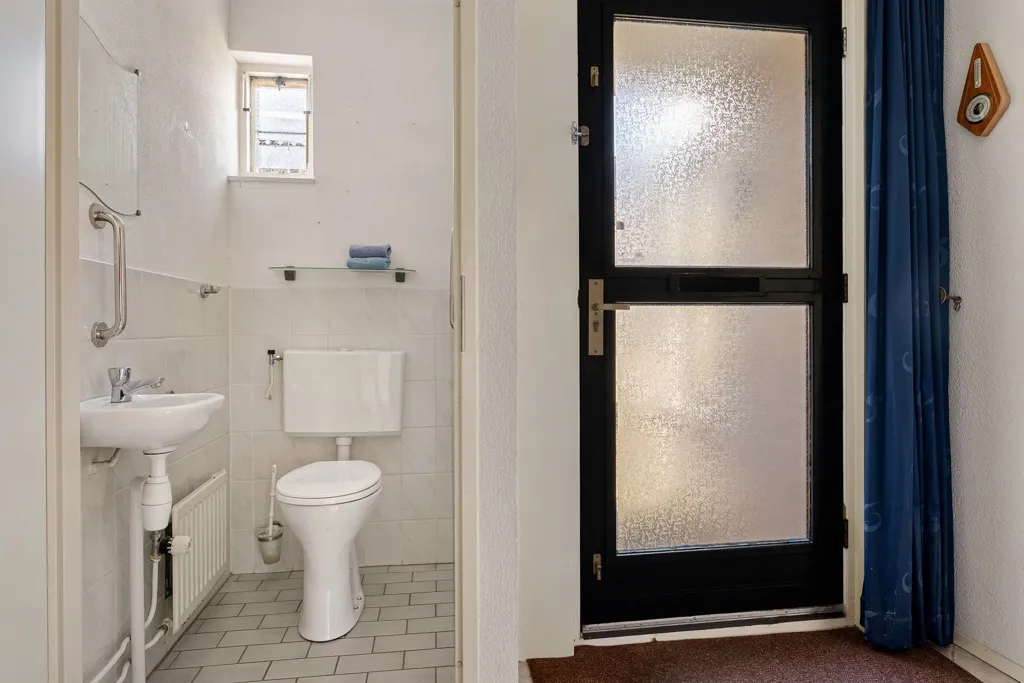 Bathrooms - 4-room house in Assen