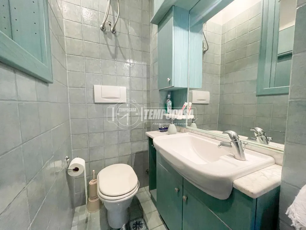 Bathrooms - Signorile Apartment with Four Balconies in Crocetta
