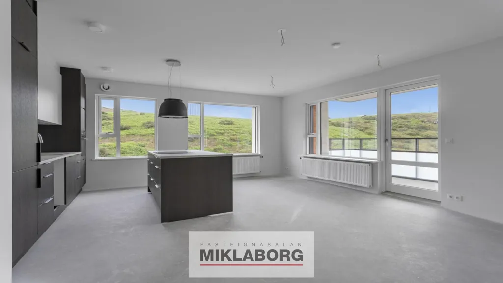 Cuisine - Five-Storey Apartment with Balcony in Hafnarfjörður