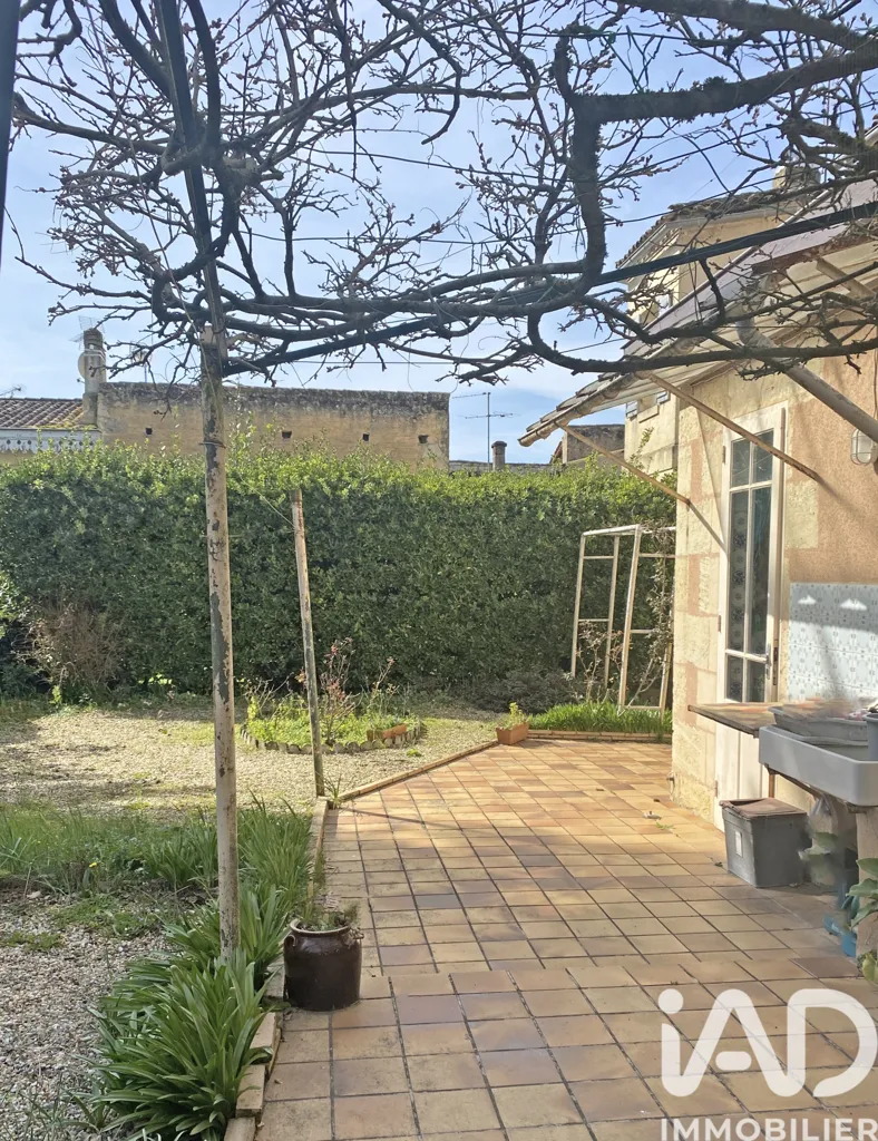Aed - Charming Stone House with Garden in Blaye Centre