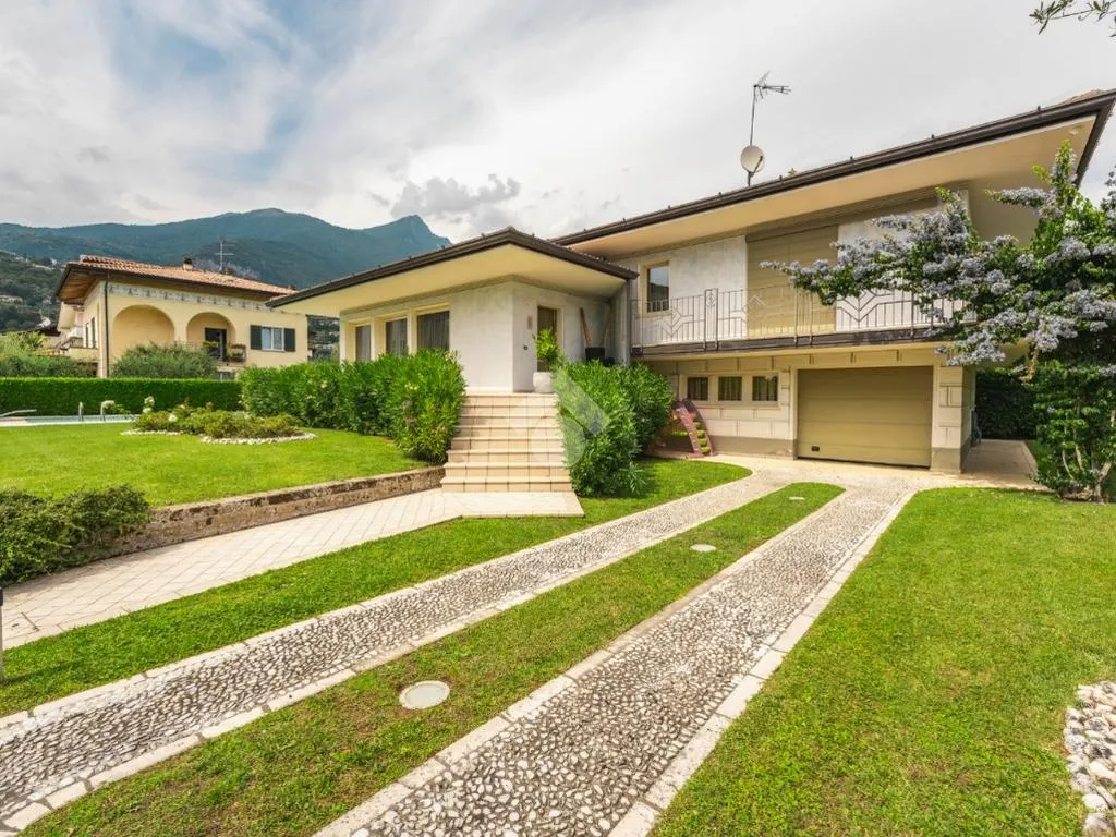 Välivaade - Villa with Pool near Lake Garda