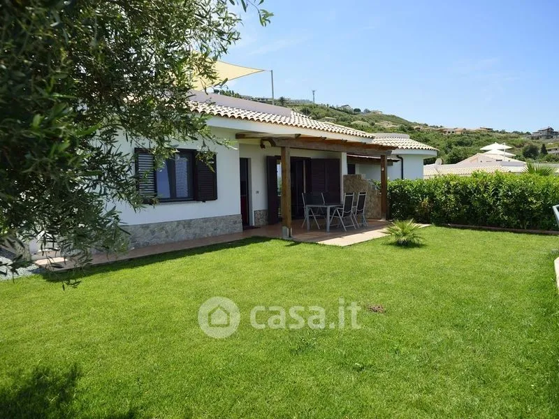 Giardino - Villa con vista mare e piscina a Zambrone