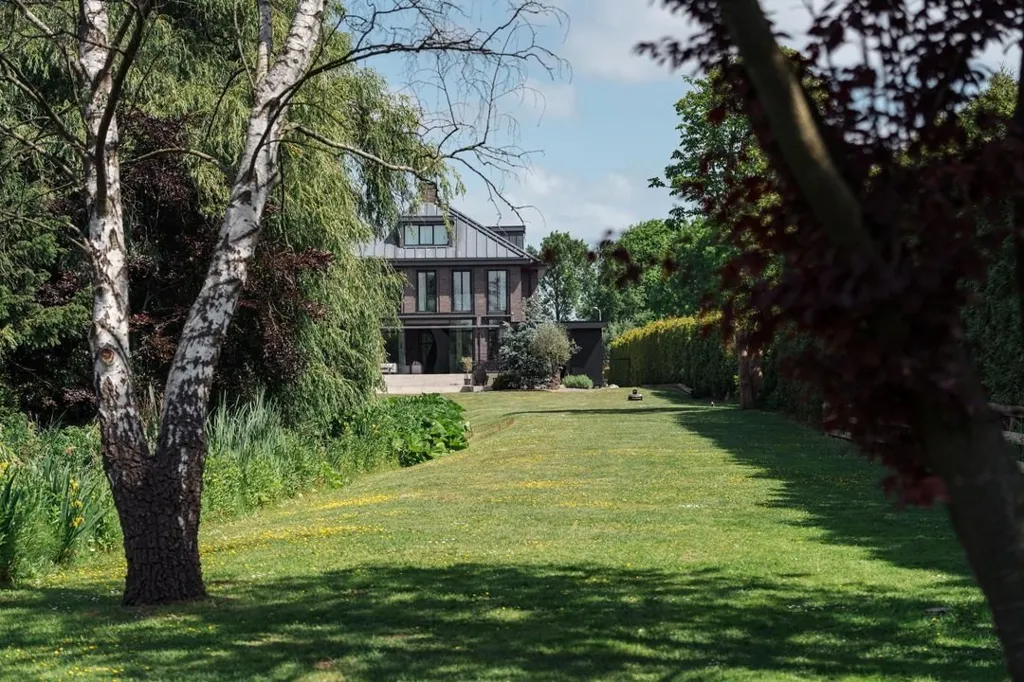 Garden - Villa with River View on Amsteldijk Noord