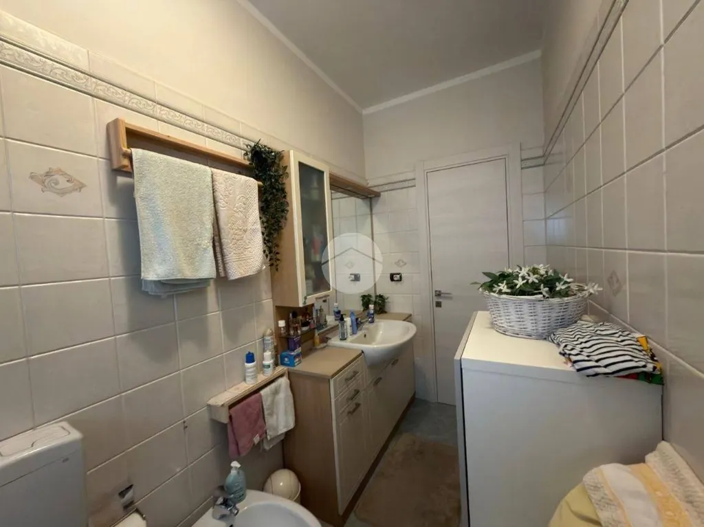 Salles de bain - Modernised Apartment with Veranda in Settimo Torinese