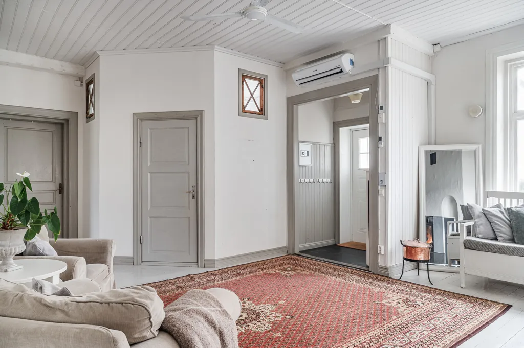 Séjour - Historic Schoolhouse Villa in Väse