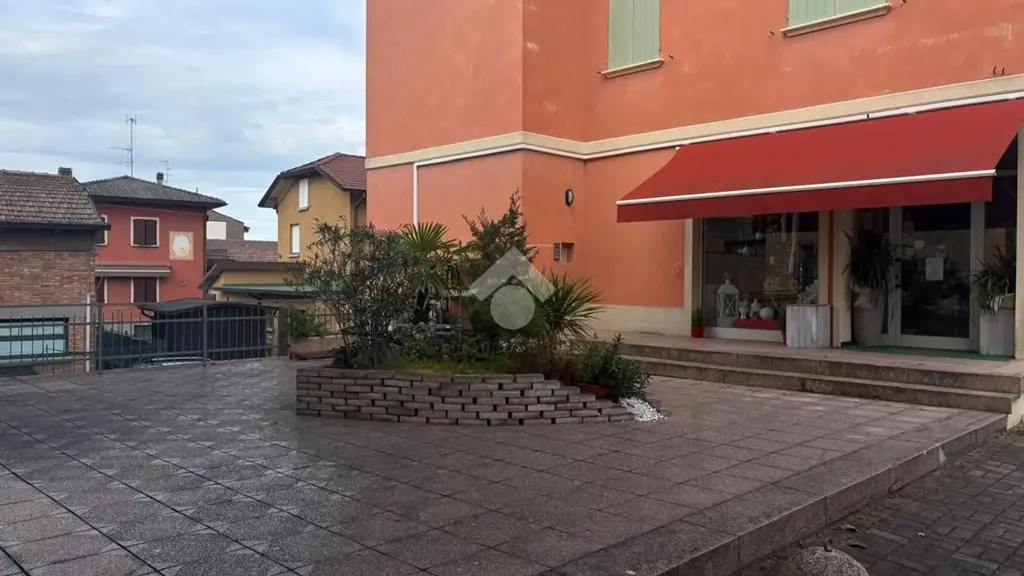 Terrasse - Commercial Property for Investment in Quattro Castella