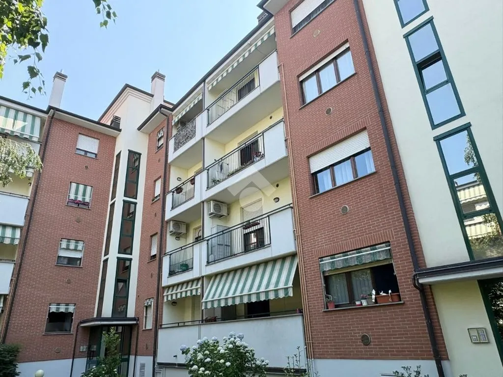 Esterno - Appartamento con balcone in zona tranquilla a Gallarate
