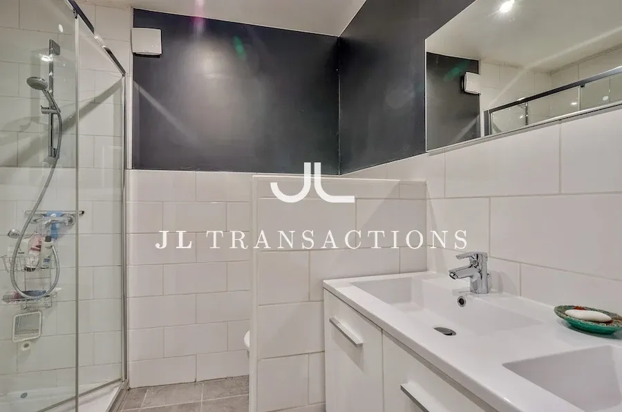Salles de bain - Appartement Traversant avec Terrasse à Bordeaux