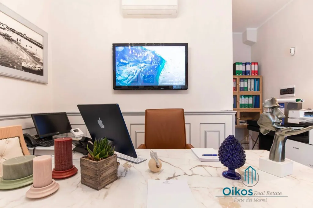 Bureau - Rustic Villa with Garden in Forte dei Marmi