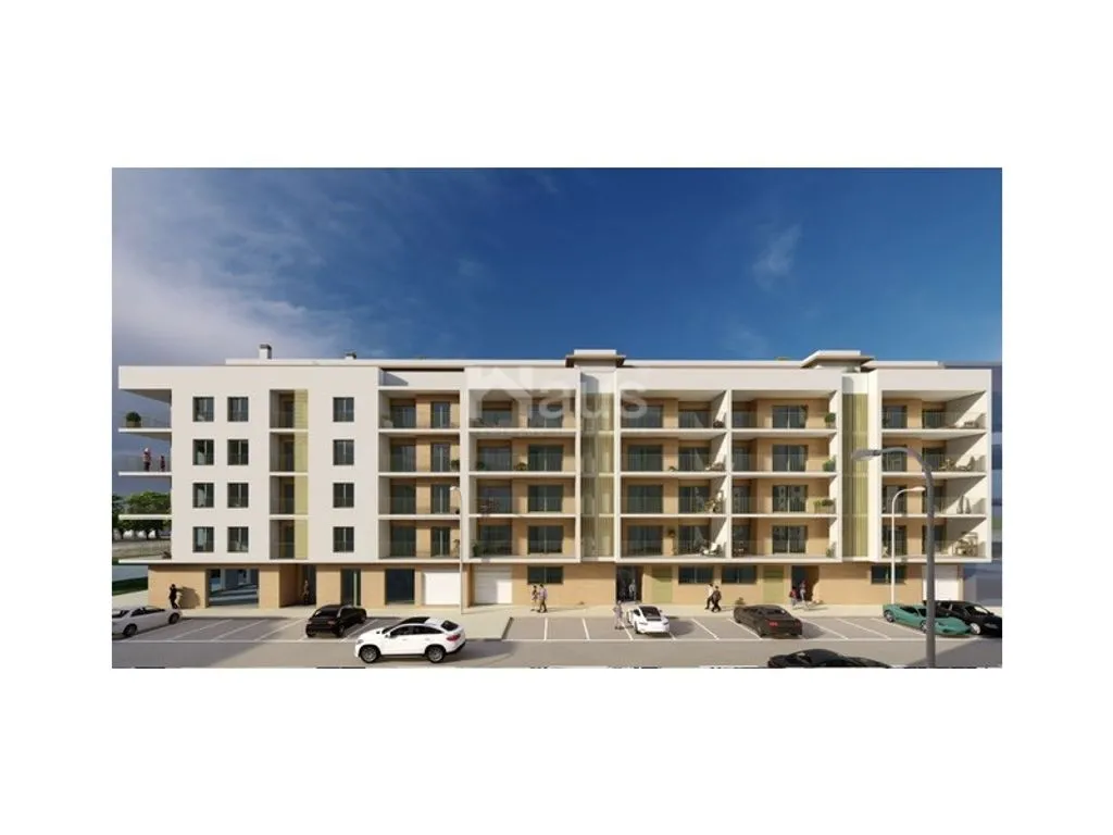 New T3+1 Flat with Parking in Montijo