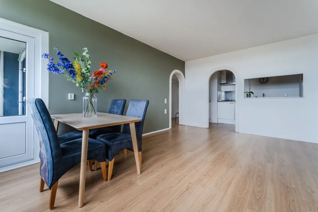 Salle à manger - Bright Two-Bedroom Flat with Panoramic View in Haarlem