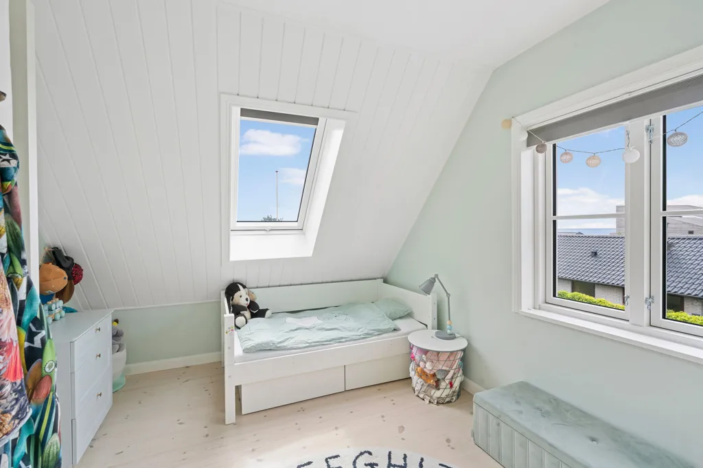 Chambres - 1930s Cottage with Sea View in Søvang