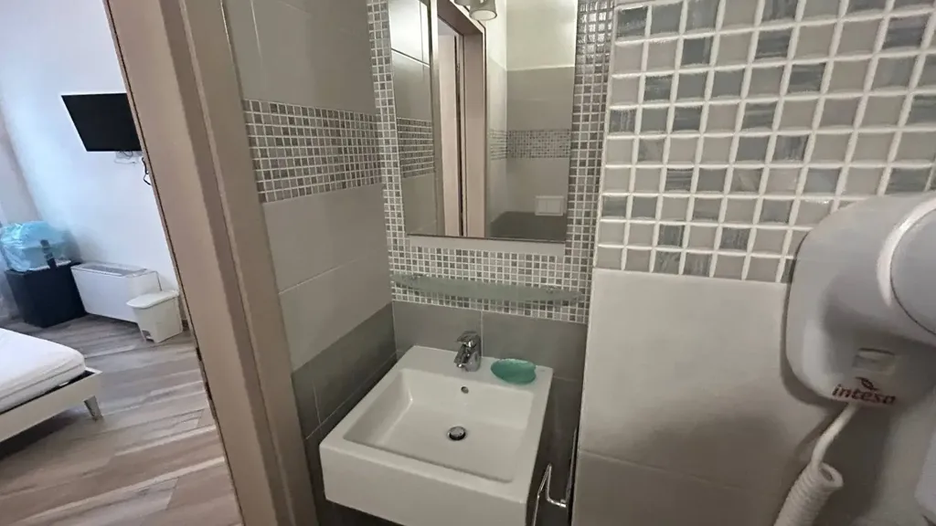 Vannitoad - Luxury Apartment with Private Bathroom in Pisa