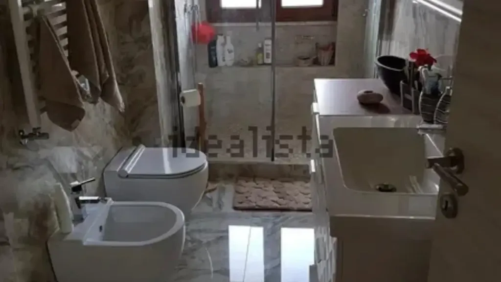 Salles de bain - 4-Bedroom Apartment with Balcony in Florence
