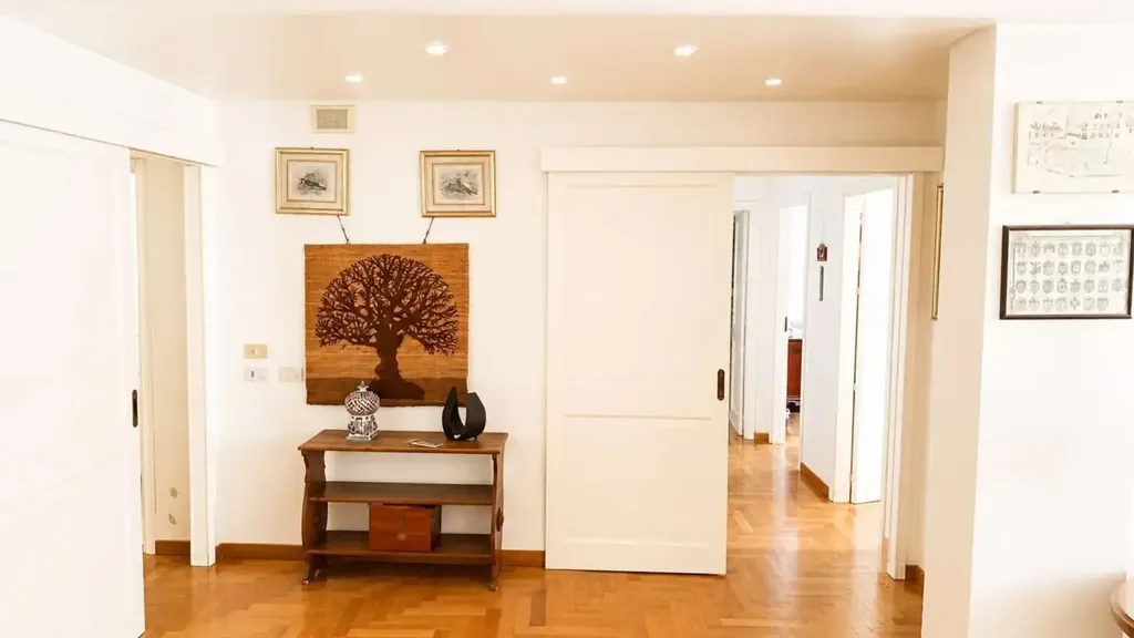 Hallway - 4-Bedroom Apartment with Balcony in Marsala
