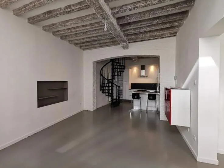 Séjour - Maison Mitoyenne avec Cuisine Équipée au Centre de Mons