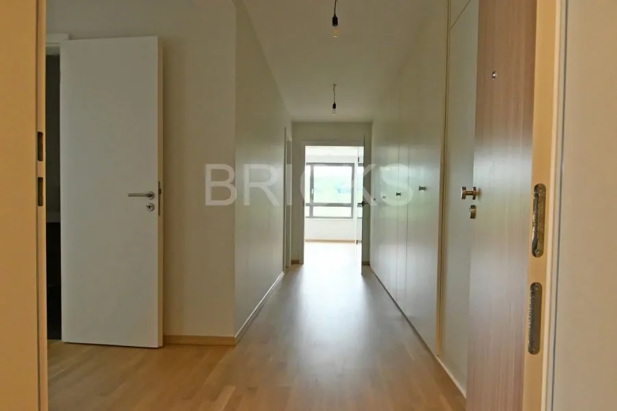 Esik - Luxury Apartment with Balcony in Dommeldange
