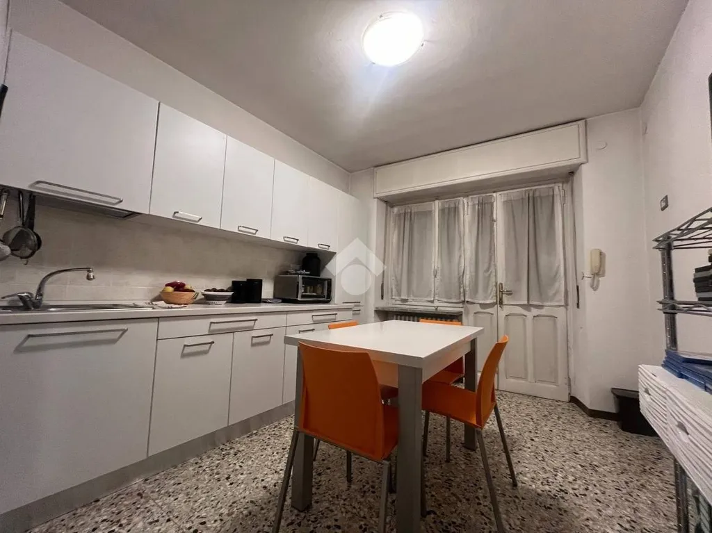 Cuisine - Multi-Unit Building with Balconies in Samone