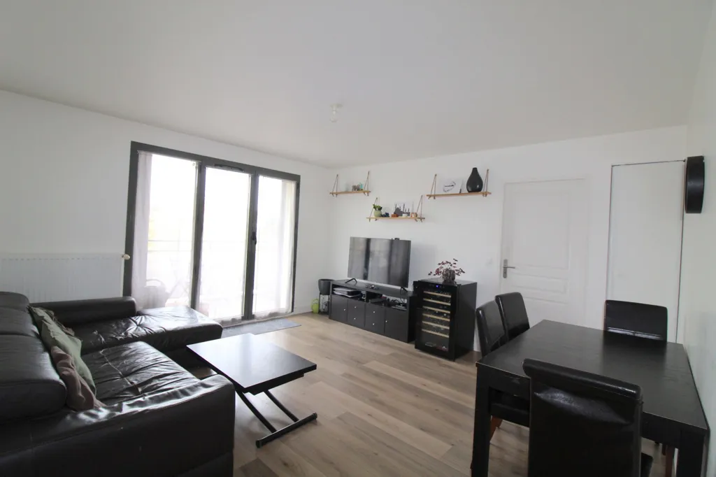 Séjour - Appartement Lumineux avec Balcon à Champigny-Sur-Marne