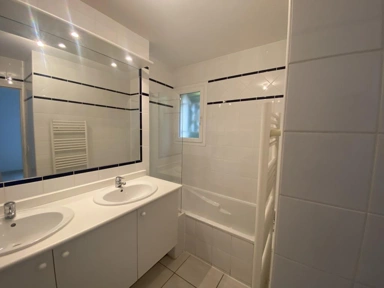 Salles de bain - Grande Villa avec Piscine dans le Quartier Richter