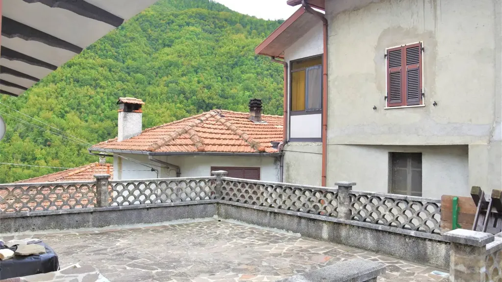 Terrass - Rustic House with Terraced Garden in Comano