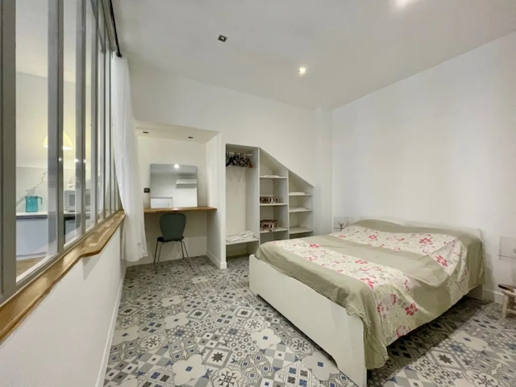 Chambres - Grand T2 Meublé avec Hauteur de Plafond à Marseille