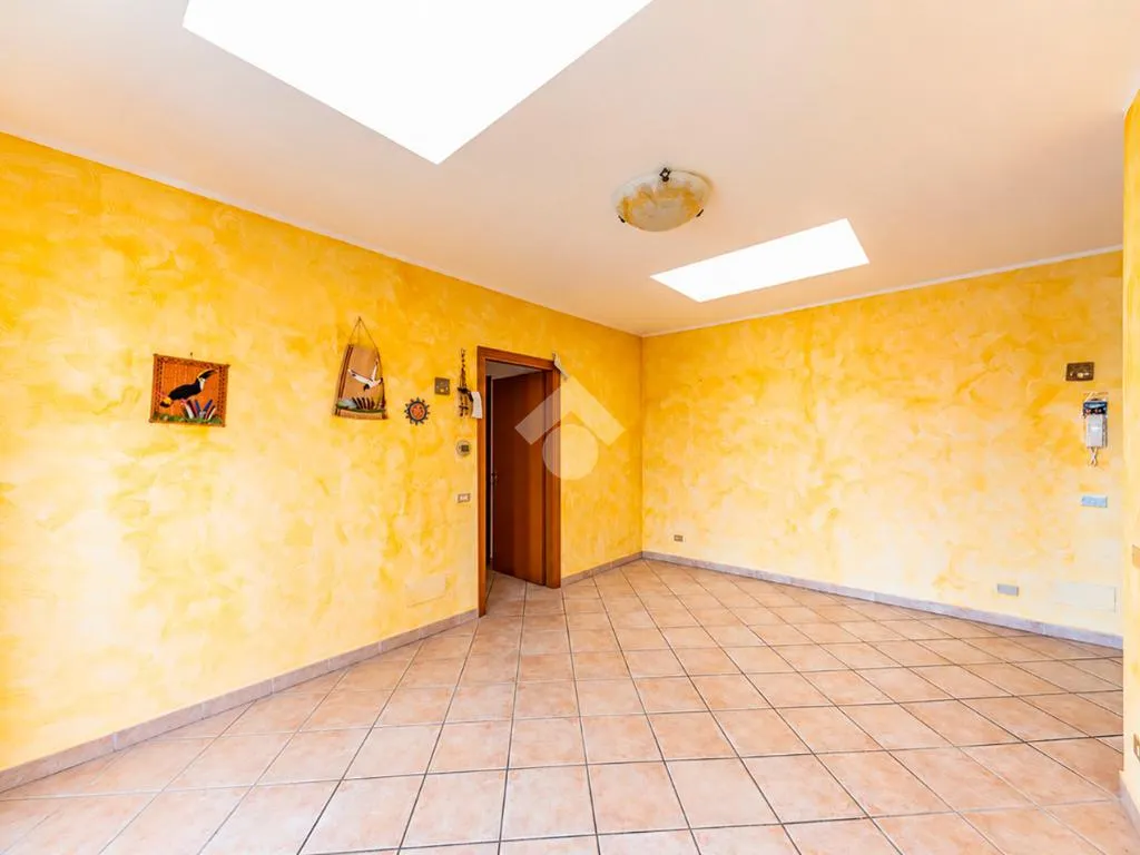 Esik - Apartment with Large Terrace in Rescaldina