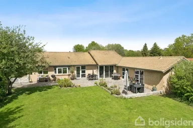 Giardino - Architect-Designed Villa with Garden View in Bjerringbro