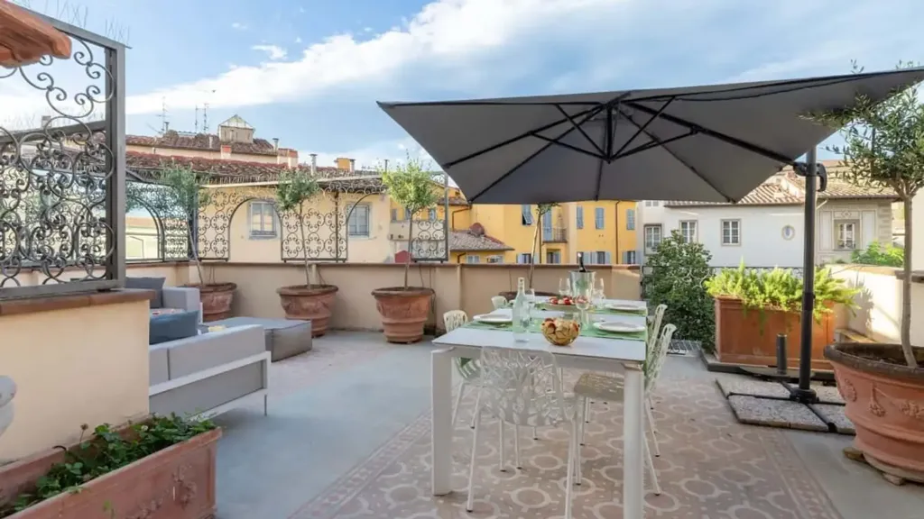 Terrace - Renaissance-Style Apartment with Terrace in Florence