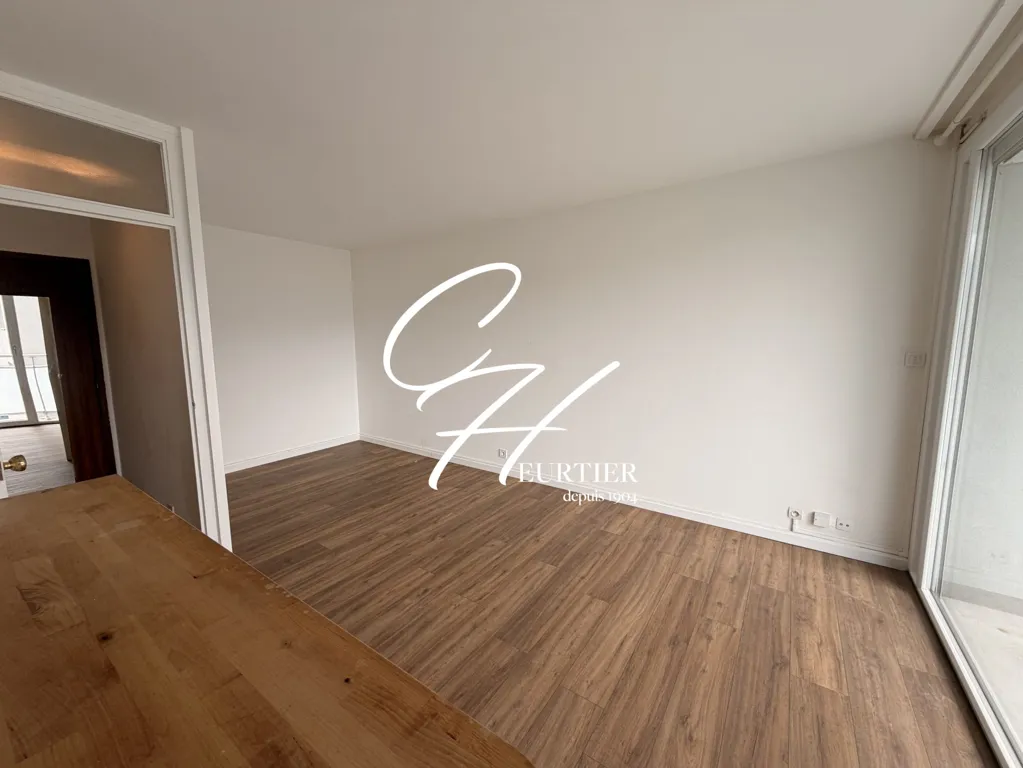 Séjour - Studio Refait à Neuf avec Balcon à Saint-Martin-d'Hères