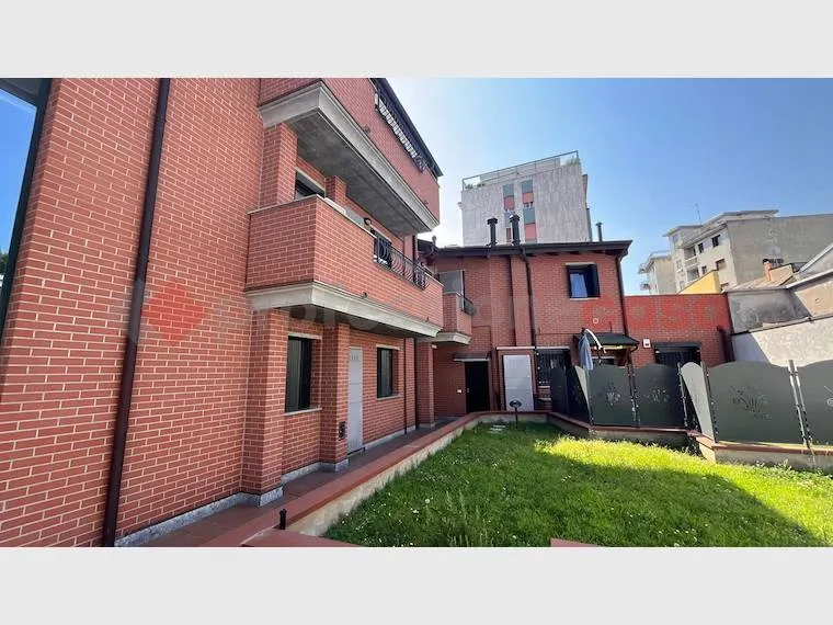 Esterno - Duplex with Private Garden in Rho