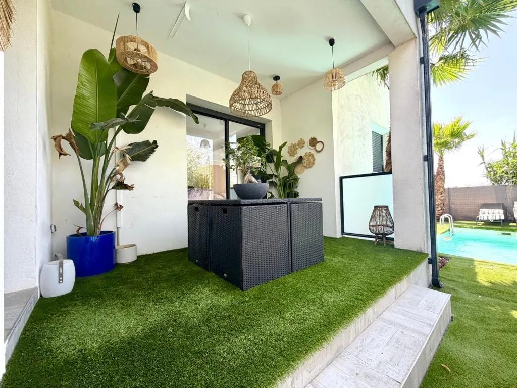 Terrazza - Contemporary House with Pool in Vauvert