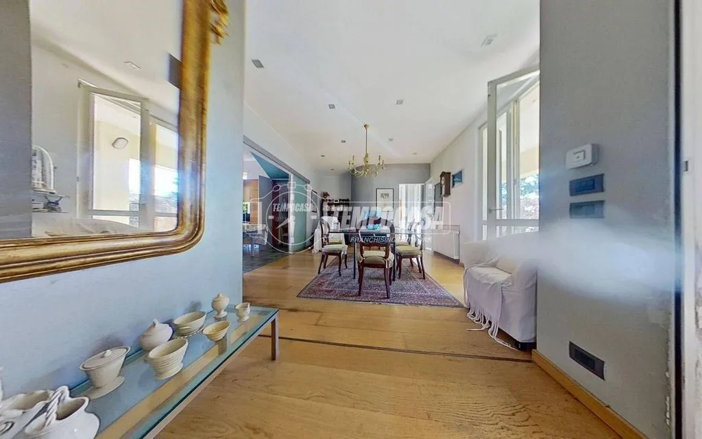 Entrée - Luxury Villa with Private Garden in Mozzo