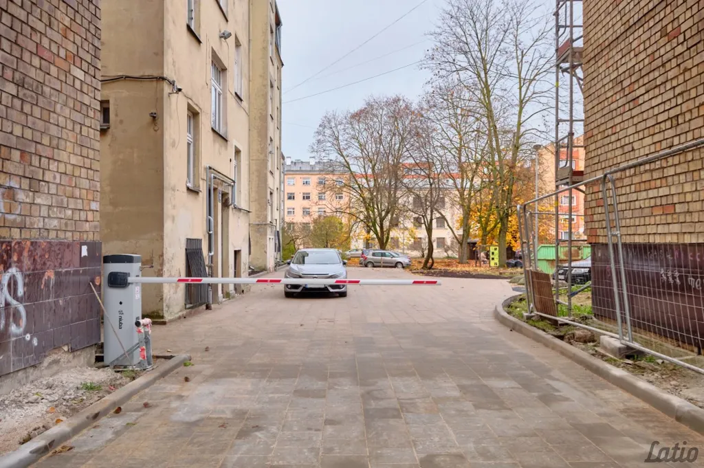 Välivaade - 1-Bedroom Flat with Green Courtyard in Grīziņkalns