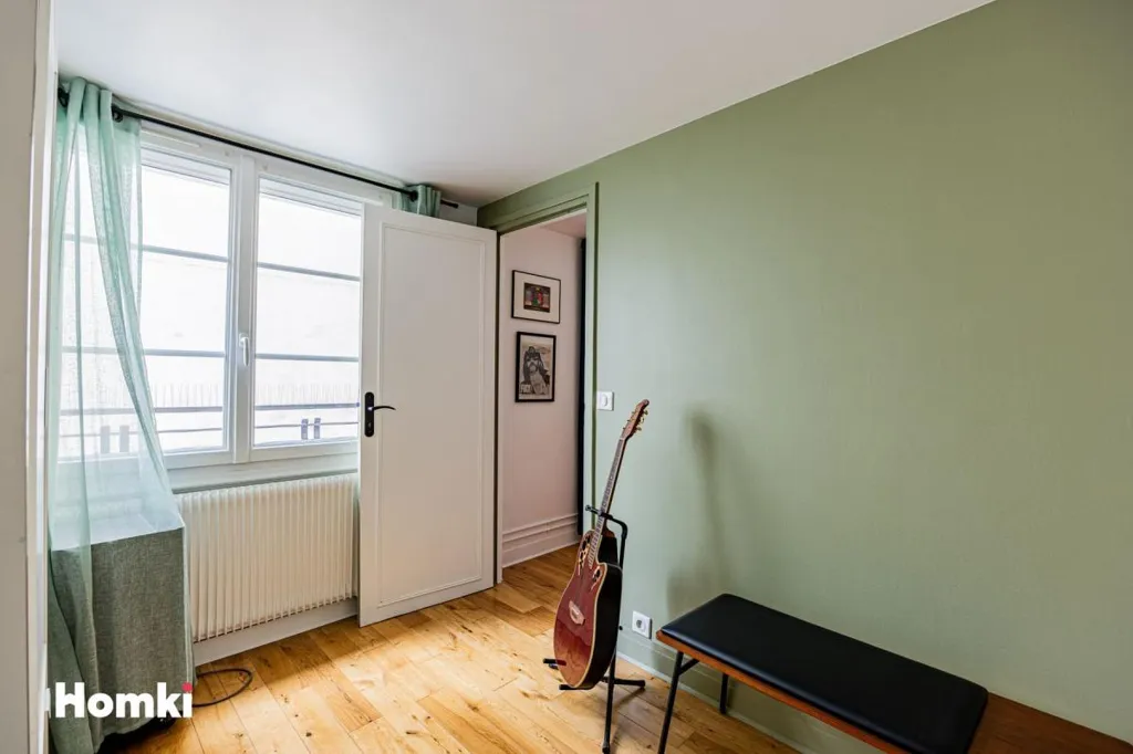 Séjour - Appartement T3 Rénové avec Cave à Paris 75017