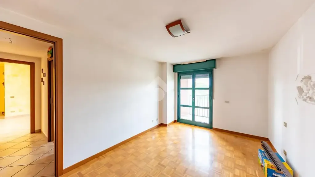 Esik - Apartment with Large Terrace in Rescaldina