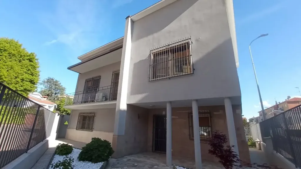 Välivaade - Villa with Garden in Central Mortara