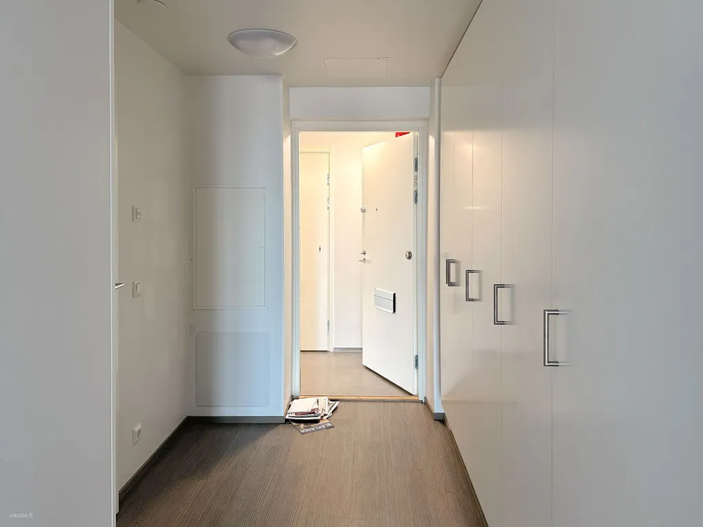 Entrée - Studio Apartment with Glazed Balcony in Rastila