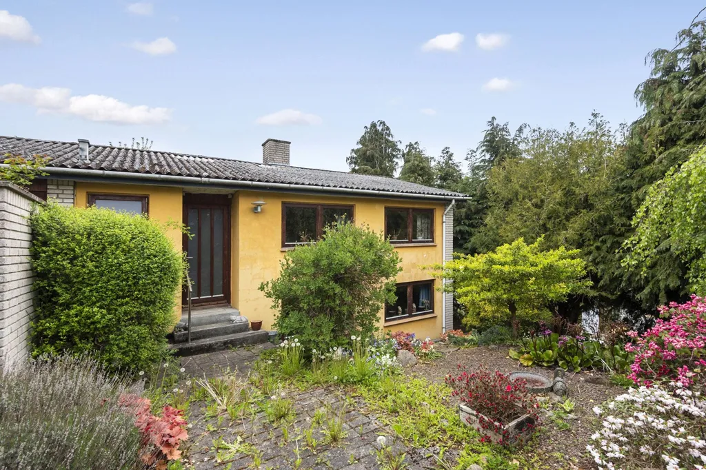 Jardin - Fenced Villa with Garden in Køge