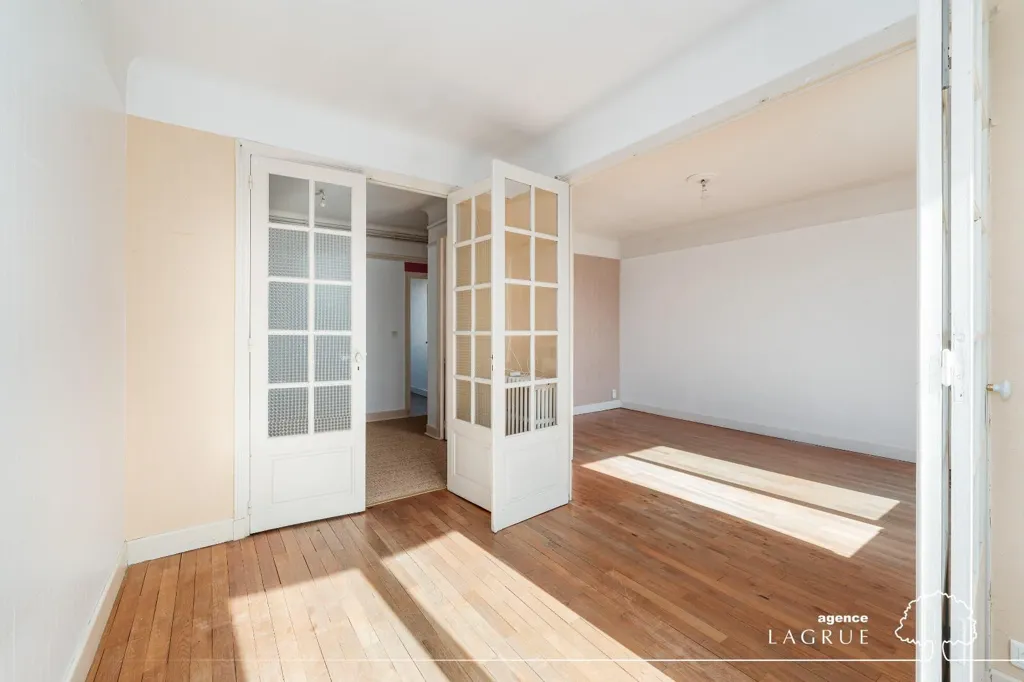 Toad - Bright 4-Piece Apartment in Vichy
