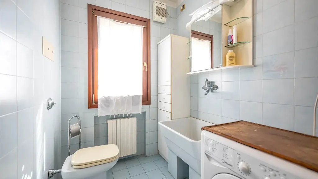 Salles de bain - Bifamiliar Villa with Private Garden in Noale