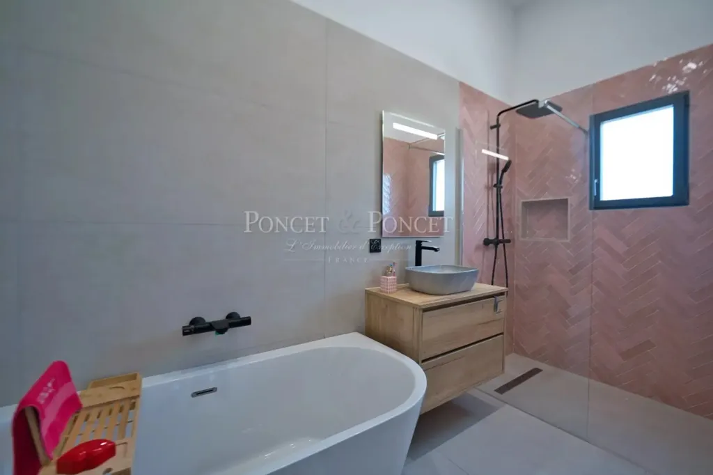 Salles de bain - Maison 6 pièces à Saint-Jean-de-Védas