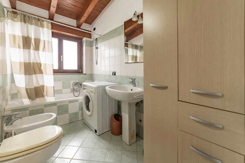 Salles de bain - Apartment with Terraces in Rozzano