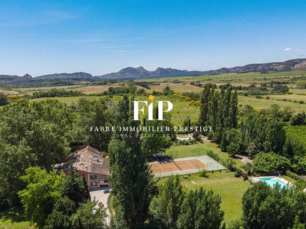 Õhuvaade - Luxurious Estate with Pools in Eygalières