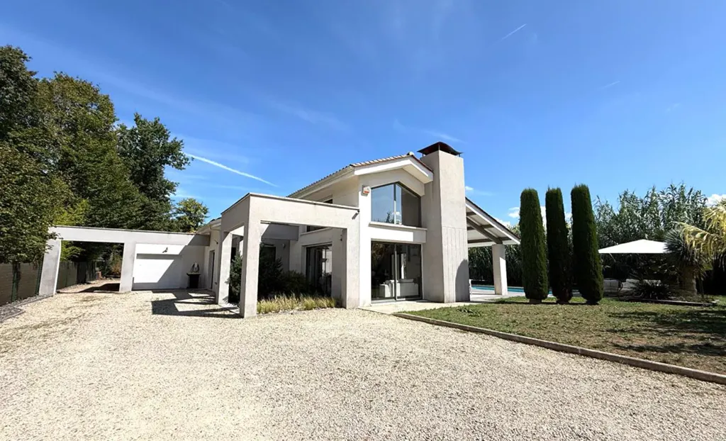 Välivaade - Architect-Designed Villa with Pool in Fléac