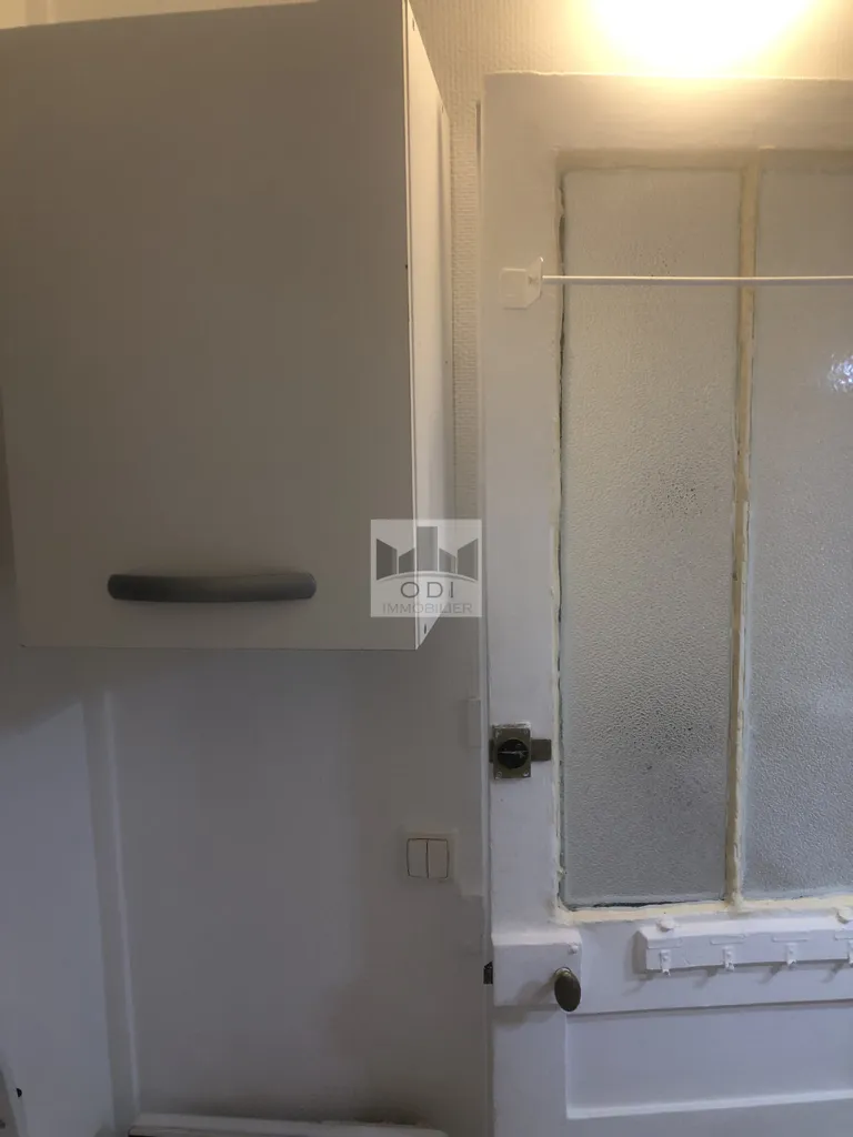 Salles de bain - Studio Meublé dans Immeuble Ancien à Paris